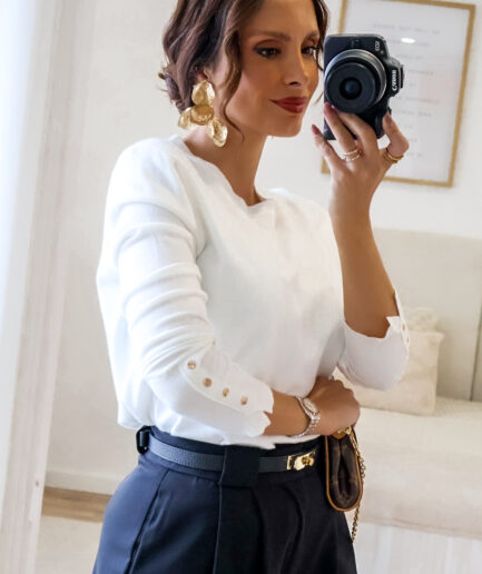 Malha Básica Decote Redondo Botões