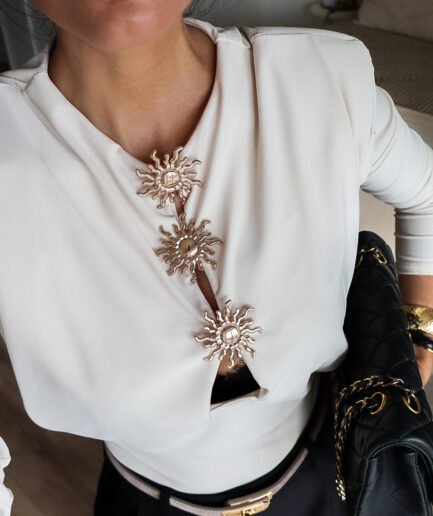 Camisola Creme com Abertura Decorativa