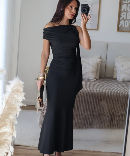 Vestido Detalhe Pedra Ombro e Echarpe Integrada