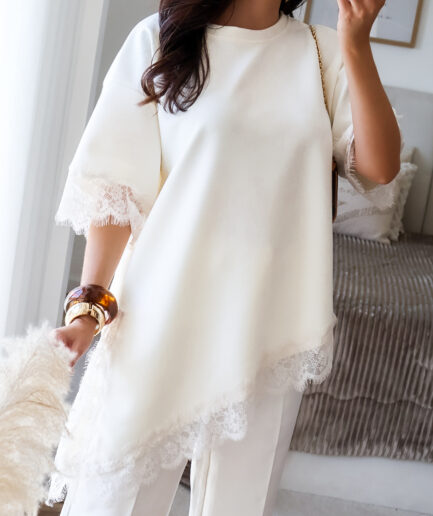 T-shirt Detalhes Renda Manga e em Baixo