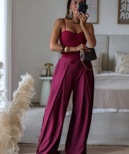 Calças Pantalona com Pinças